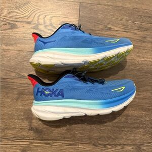 Men’s size 10.5 Hoka Clifton 9’s